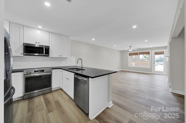 13824 Queens Harbor Road H, Charlotte, NC 28278