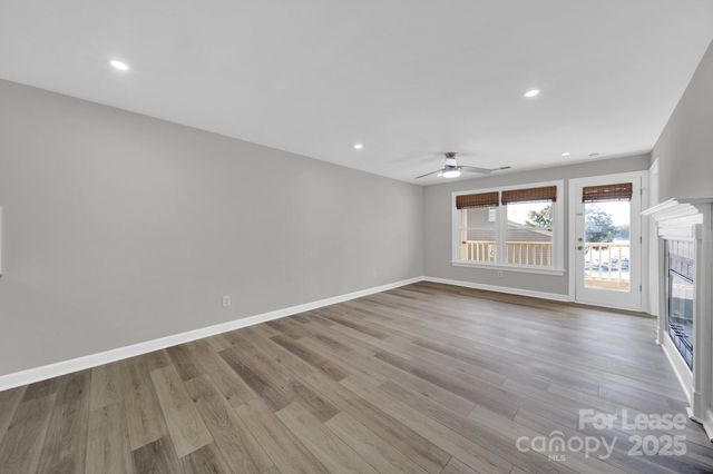 13824 Queens Harbor Road H, Charlotte, NC 28278
