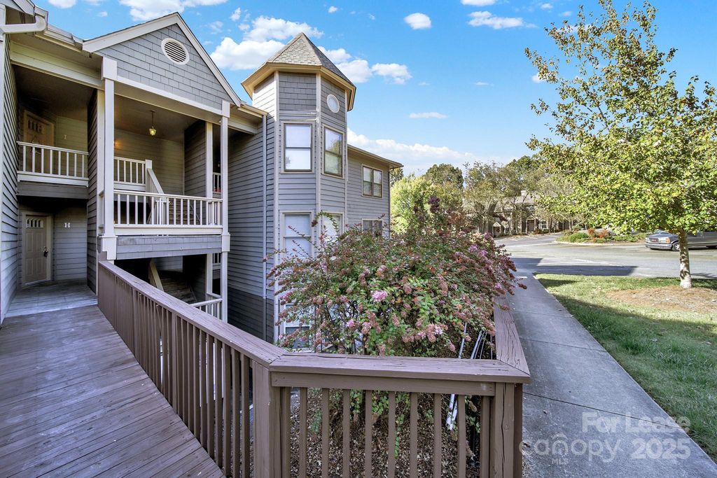 13824 Queens Harbor Road H, Charlotte, NC 28278