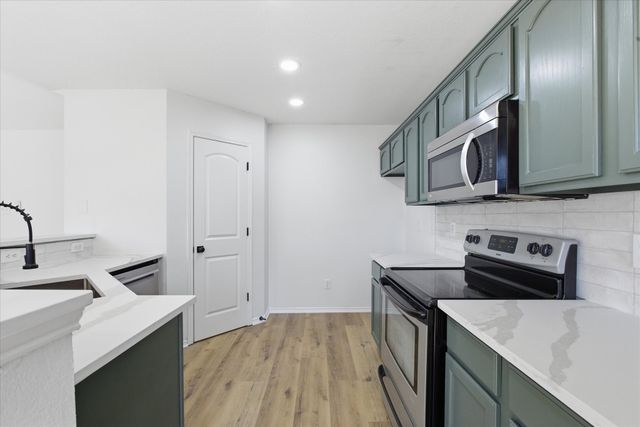 215 Willow Creek Lane, Terrell, TX 75160