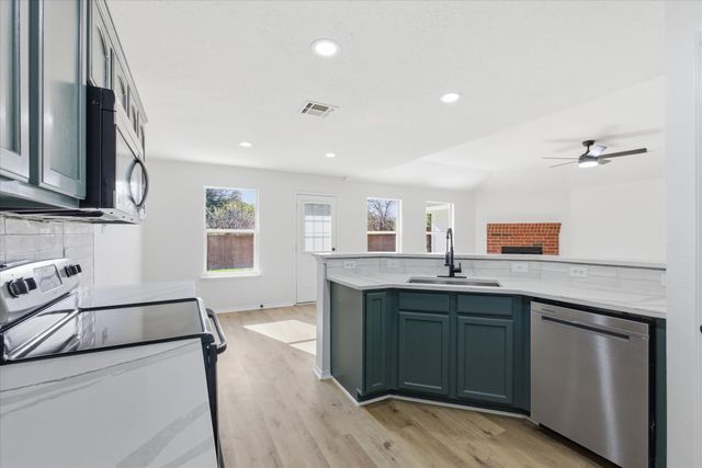 215 Willow Creek Lane, Terrell, TX 75160