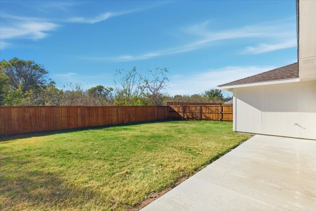 215 Willow Creek Lane, Terrell, TX 75160