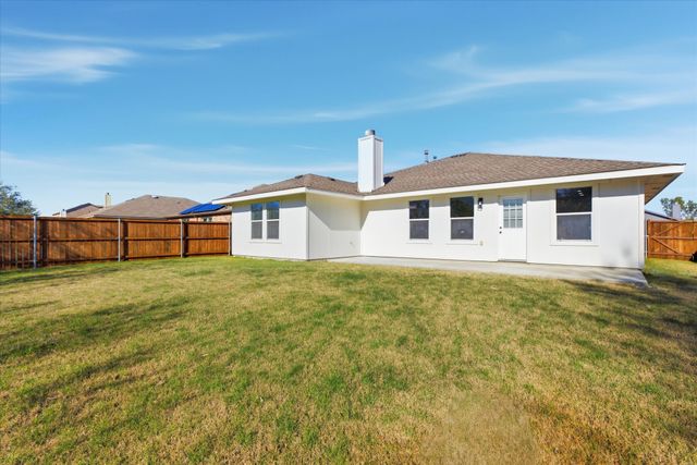 215 Willow Creek Lane, Terrell, TX 75160