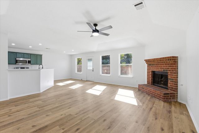 215 Willow Creek Lane, Terrell, TX 75160