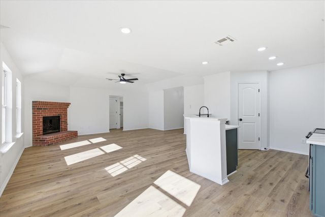 215 Willow Creek Lane, Terrell, TX 75160