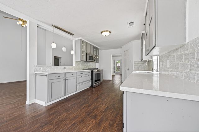 10406 Comanche Springs Court, Houston, TX 77095