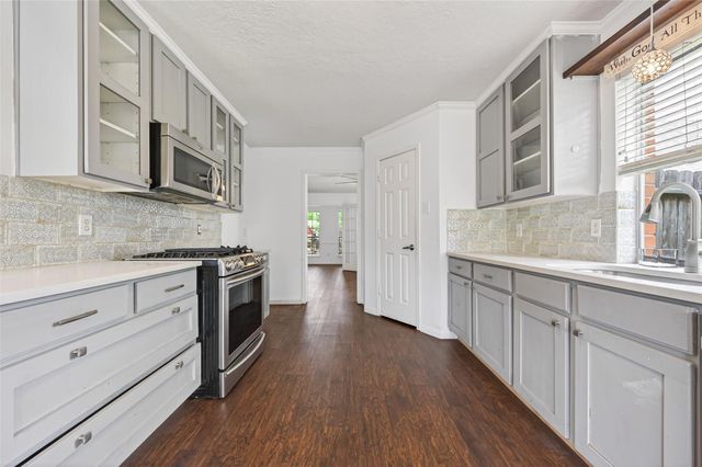 10406 Comanche Springs Court, Houston, TX 77095