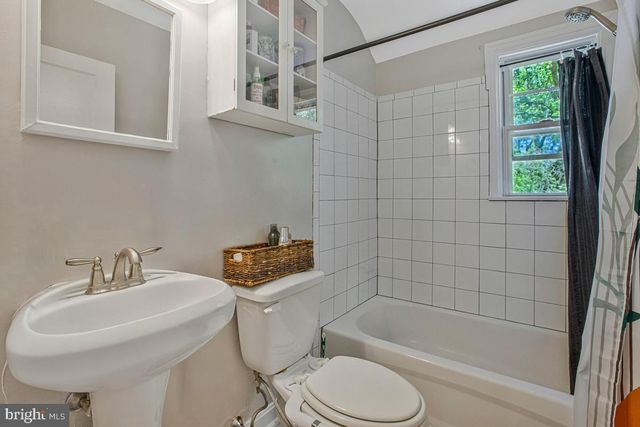 8438 OAKLEIGH RD, Baltimore, MD 21234