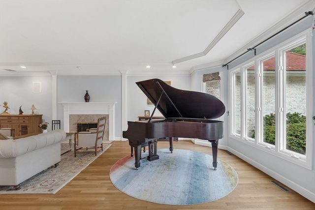 784 Strawberry Hill Rd, Concord, MA 01742
