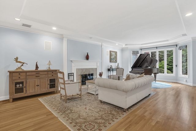 784 Strawberry Hill Rd, Concord, MA 01742