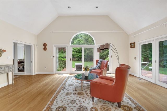 784 Strawberry Hill Rd, Concord, MA 01742