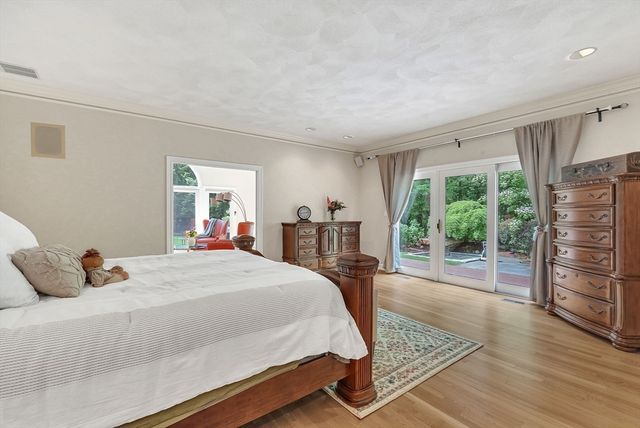 784 Strawberry Hill Rd, Concord, MA 01742