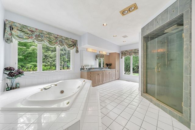 784 Strawberry Hill Rd, Concord, MA 01742