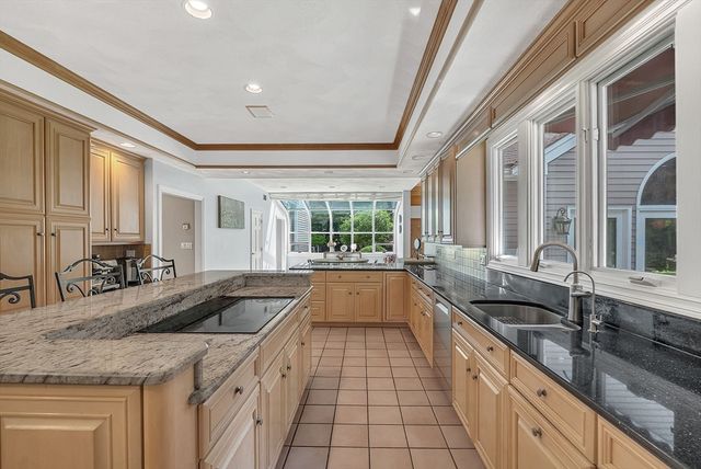 784 Strawberry Hill Rd, Concord, MA 01742