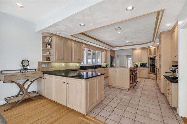 784 Strawberry Hill Rd, Concord, MA 01742