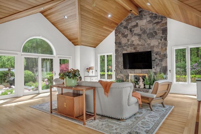 784 Strawberry Hill Rd, Concord, MA 01742
