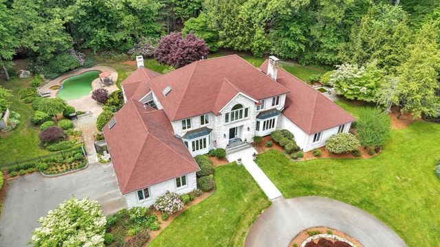 784 Strawberry Hill Rd, Concord, MA 01742