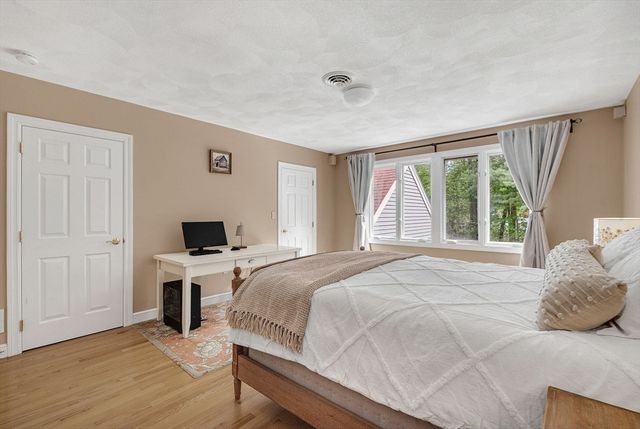 784 Strawberry Hill Rd, Concord, MA 01742