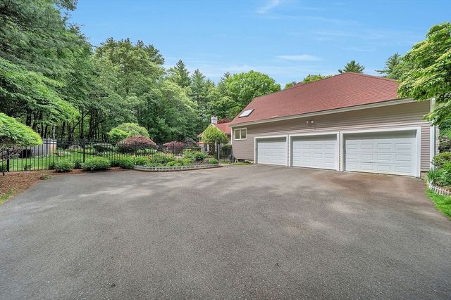 784 Strawberry Hill Rd, Concord, MA 01742