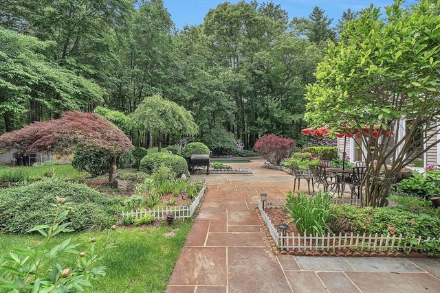 784 Strawberry Hill Rd, Concord, MA 01742