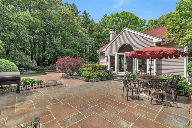 784 Strawberry Hill Rd, Concord, MA 01742