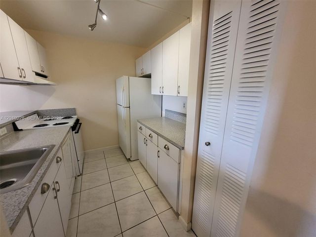 10801 SW 109th Court D305, Miami, FL 33176
