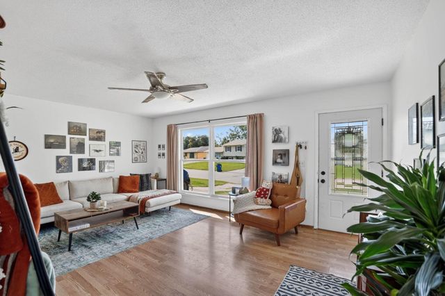 576 Pioneer Road, Waterloo, IA 50701
