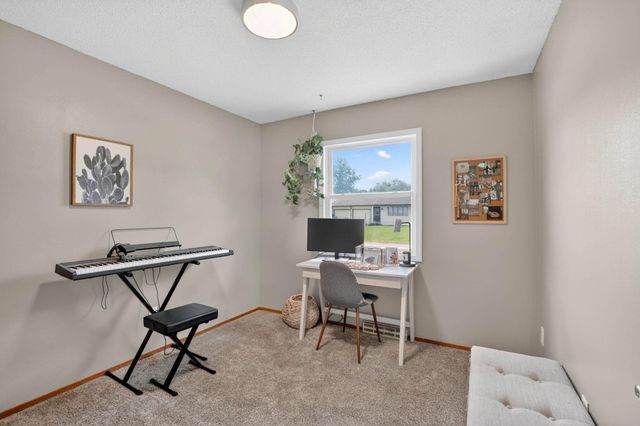 576 Pioneer Road, Waterloo, IA 50701