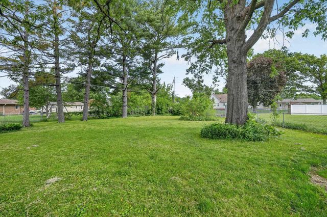 576 Pioneer Road, Waterloo, IA 50701