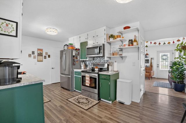 576 Pioneer Road, Waterloo, IA 50701