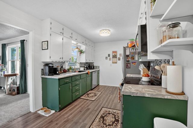 576 Pioneer Road, Waterloo, IA 50701
