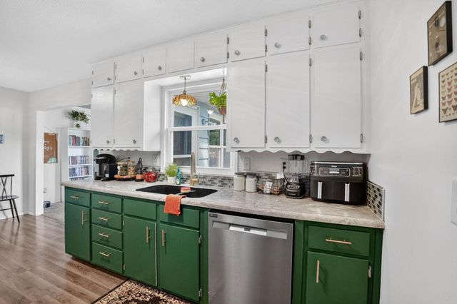 576 Pioneer Road, Waterloo, IA 50701
