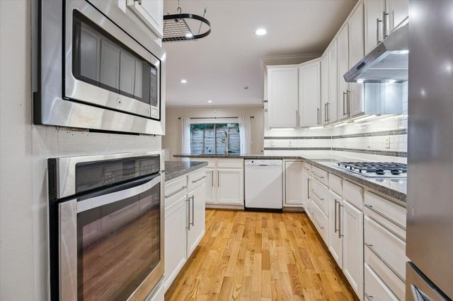 6012 Kirby Drive, West University Place, TX 77005