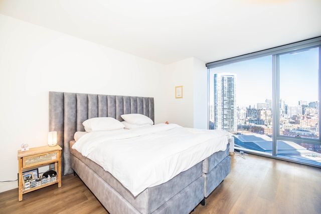 350 N Canal Street 2409, Chicago, IL 60606