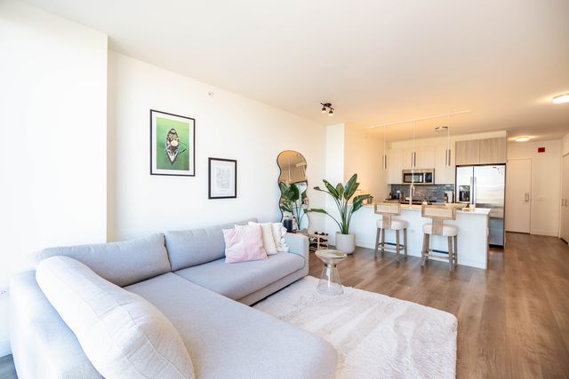 350 N Canal Street 2409, Chicago, IL 60606