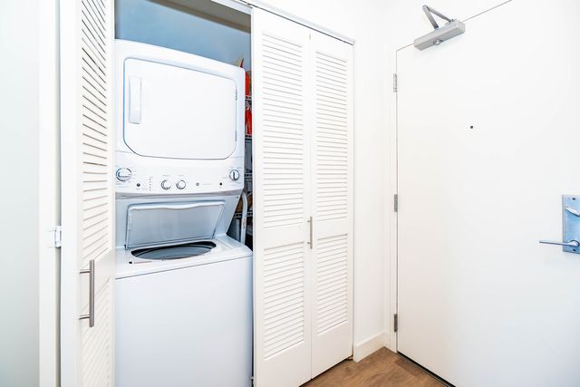 350 N Canal Street 2409, Chicago, IL 60606