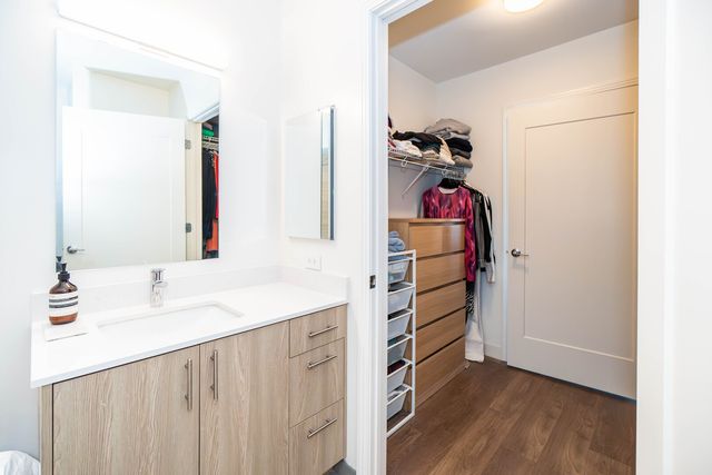 350 N Canal Street 2409, Chicago, IL 60606