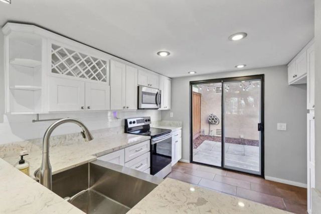 140 E El Norte Pkwy 44, Escondido, CA 92026