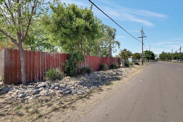 5078 Western Ave, Olivehurst, CA 95961