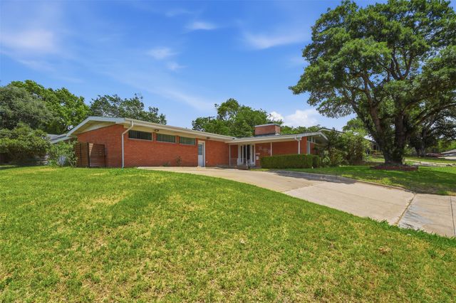 8324 Doreen Avenue, Fort Worth, TX 76116