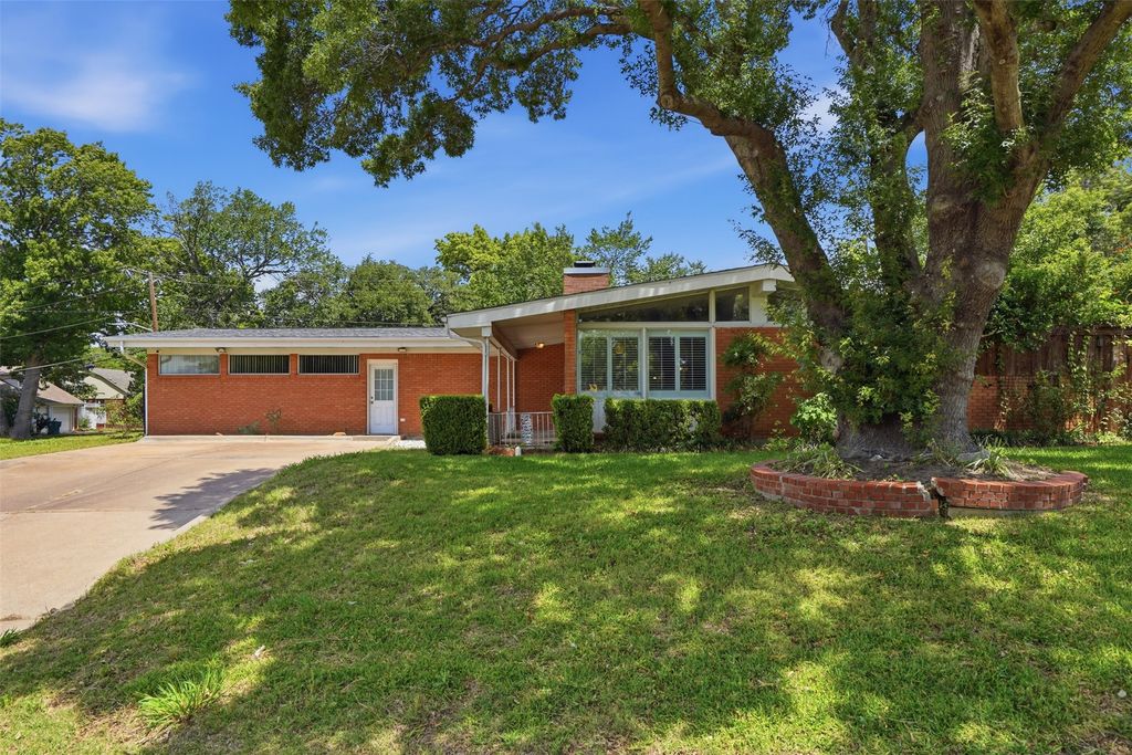 8324 Doreen Avenue, Fort Worth, TX 76116