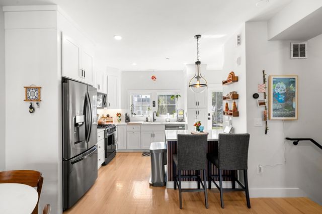 24 Bradshaw St 4, Boston, MA 02121