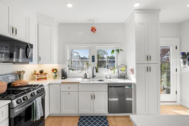 24 Bradshaw St 4, Boston, MA 02121