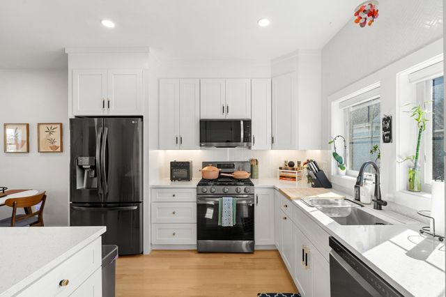 24 Bradshaw St 4, Boston, MA 02121