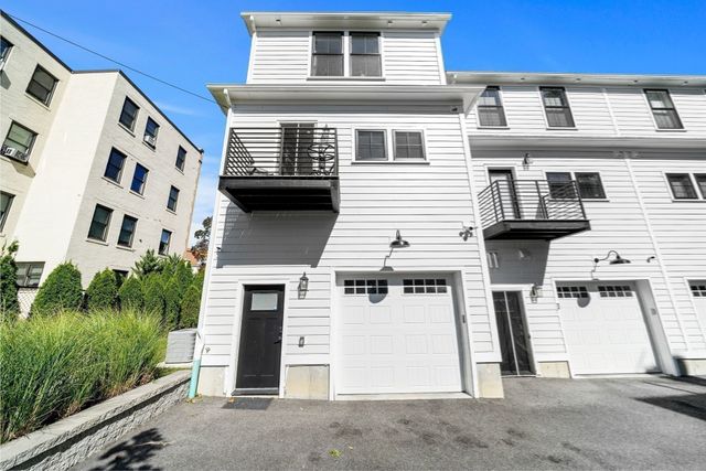 24 Bradshaw St 4, Boston, MA 02121