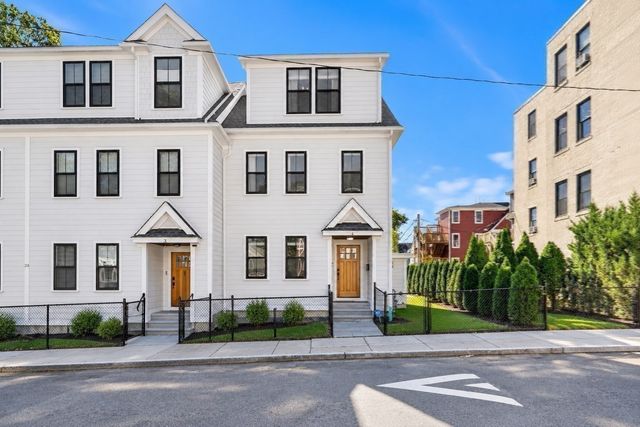 24 Bradshaw St 4, Boston, MA 02121