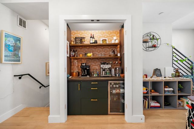 24 Bradshaw St 4, Boston, MA 02121