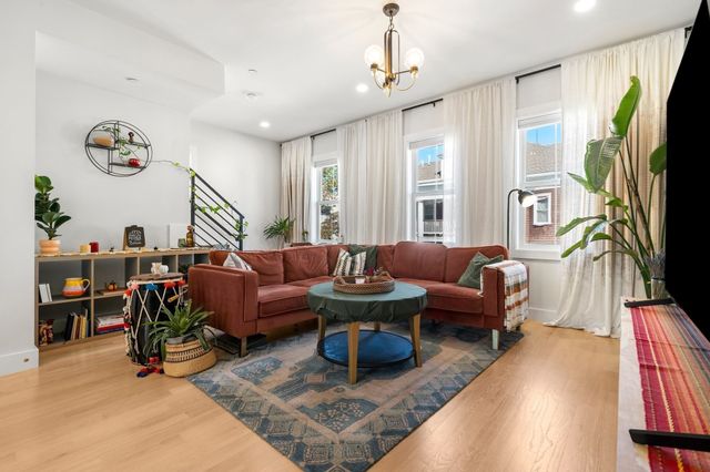 24 Bradshaw St 4, Boston, MA 02121
