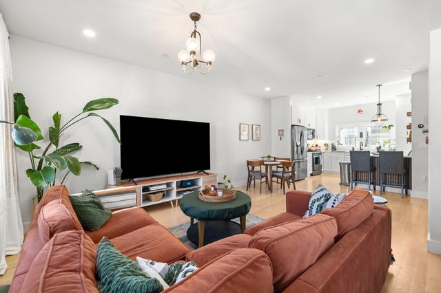 24 Bradshaw St 4, Boston, MA 02121