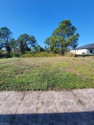 862 Holmes AVE, Lehigh Acres, FL 33974